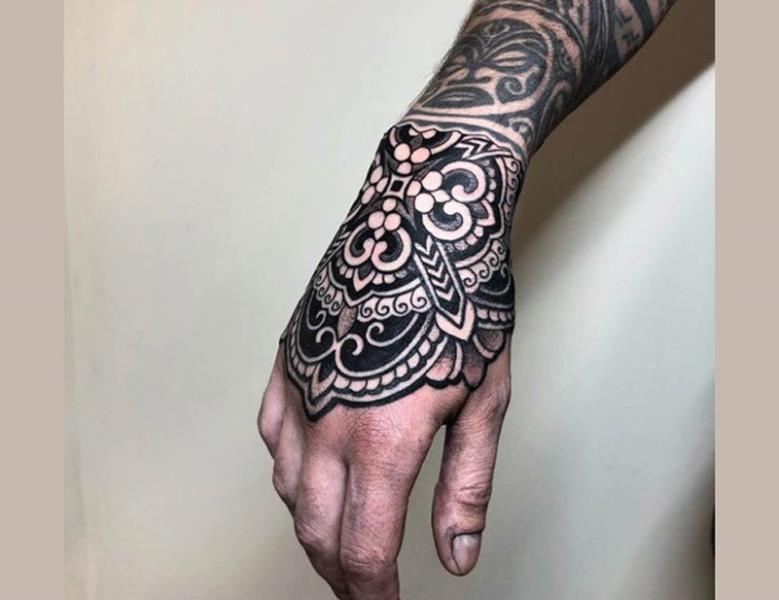 بهترین تتوکار مرد در غرب تهران